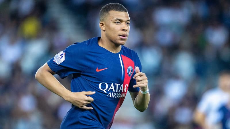 Kylian Mbappe gia nhập PSG năm 2018 và nhận mức lương khủng