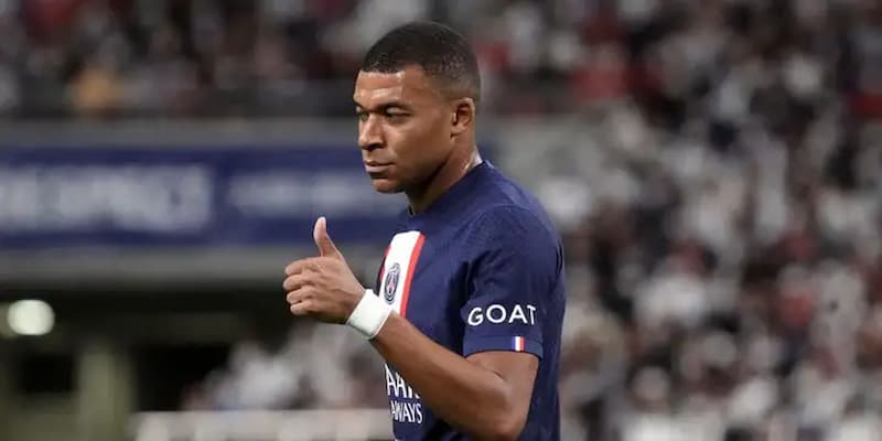 So sánh lương của Mbappe tính ra tiền Việt với Messi