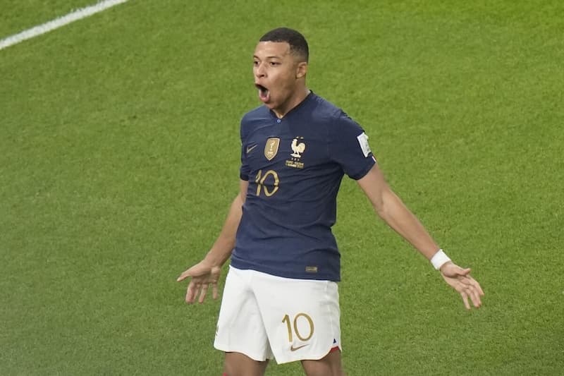 Mbappe thi đấu thiên về tấn công và sức mạnh