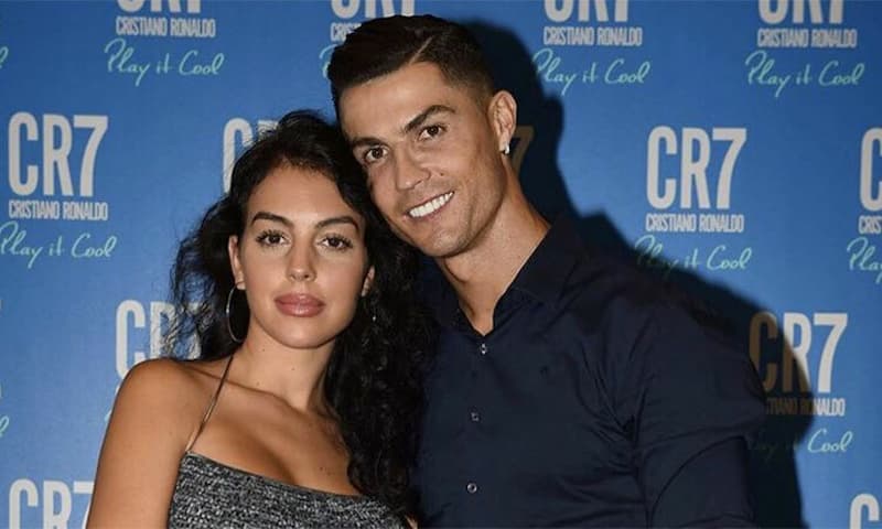 Giới thiệu sơ lược về cầu thủ Ronaldo là gì