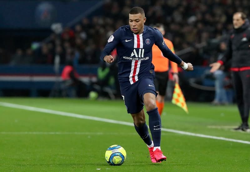 Tốc độ của Mbappe giúp anh phá vỡ bẫy việt vị