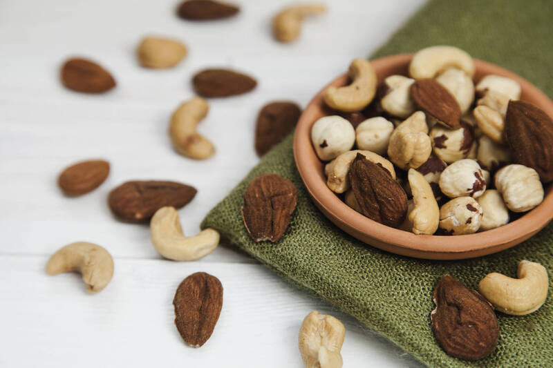 กินอัลมอนด์-เม็ดมะม่วงหิมพานต์รัวๆ ช่วยต้านอักเสบจริงหรือ? เผย 4 สุดยอดถั่วบำรุงหัวใจ ช่วยลดอัตราการเสียชีวิตได้ถึง 20%