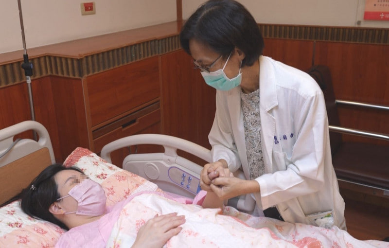 อาลัย ‘อู๋หลันเซียง’ สูตินรีแพทย์ชื่อดังผู้ล่วงลับ ปิดตำนาน 40 ปี แห่งการดูแลแม่และเด็กในผิงตงด้วยความอ่อนโยน