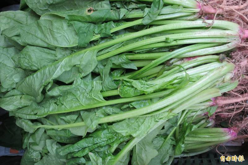 เผยรายชื่อผักผลไม้ที่สกปรกที่สุดปี 2026! ปวยเล้งคว้าอันดับ 1 ส่วนสตรอว์เบอร์รีและองุ่นติดโผด้วย